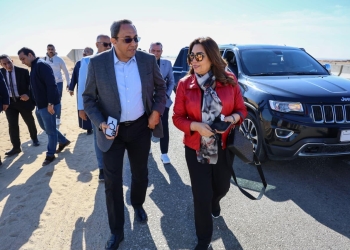 فى إطار جولتها التفقدية لعدد من محافظات الصعيد.. منال عوض ومحافظ قنا يتفقدان مشروع مصنع المعالجة الميكانيكية والبيولوجية