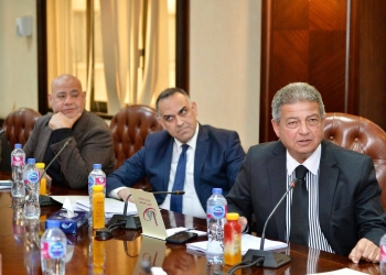 خالد عبد العزيز يناقش مع أعضاء “لجنة الصياغة” التقرير النهائي للجنة تطوير الإعلام