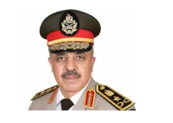 الفريق أحمد خليفة رئيس أركان حرب القوات المسلحة يعود إلى أرض الوطن عقب إنتهاء زيارته الرسمية إلى سلطنة عُمان