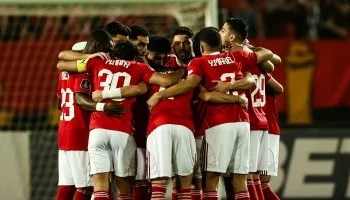الأهلي يواجه سموحة اليوم .. وتاريخ حافل من المباريات بين الفريقين
