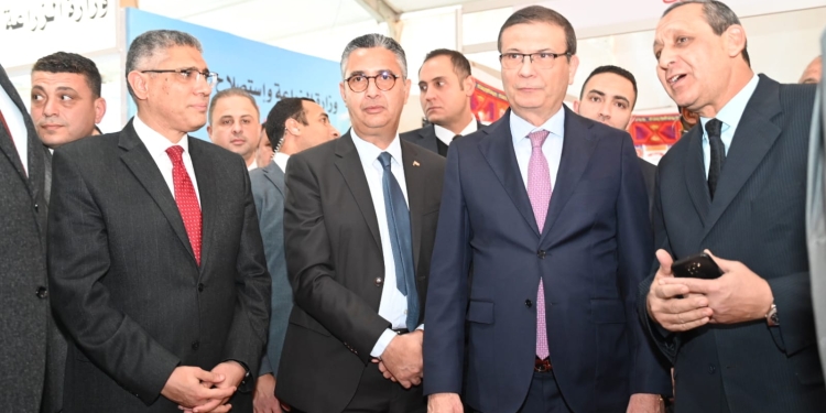 وزيرا الزراعة والتموين ومحافظة الجيزة يفتتحون معرض السلع الغذائية بالمتحف الزراعي