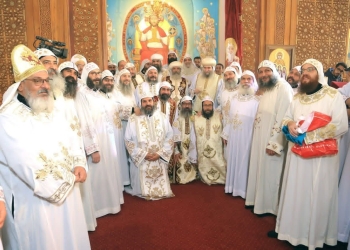 الأنبا يوأنس يسيم رهبان جدد بدير القديس الأنبا شنودة بسوهاج