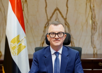 الدكتور أحمد رستم وزير التخطيط والتنمية الاقتصادية يباشر مهام منصبه.. ويؤكد العمل بروح الفريق