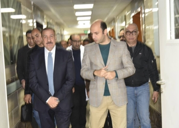 محافظ بورسعيد يطمئن على الحالة الصحية لمصابي حادث 30 يونيو ويوجه بتقديم الرعاية الطبية الكاملة للمصابين