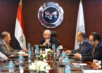 الهيئة العامة للاستثمار والمناطق الحرة وشركة جارديان جلاس يبحثان خطط توسع الشركة في مصر
