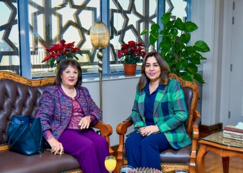 عقب حريق منشأة ناصر  .. ” منال عوض  ” تبحث حلولًا  لتنظيم أنشطة جمع وفرز وتجهيز المخلفات بالمنطقة  .