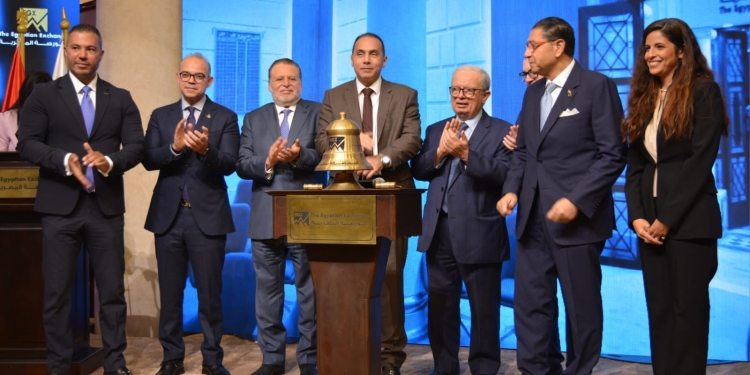 البورصة المصرية تدعم التمويل المستدام بقرع جرس التداول احتفاءً بتتويج البنك التجاري الدولي كأفضل بنك في أفريقيا في تطبيق معايير الاستدامة