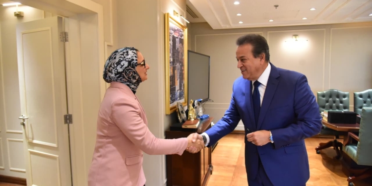 وزير الصحة يستقبل محافظ الوادي الجديد لمتابعة المشروعات الصحية الجارية
