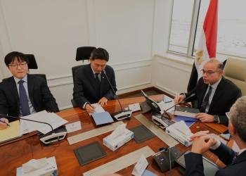 وزير الاستثمار والتجارة الخارجية يلتقي القائم بأعمال سفارة كوريا الجنوبية بالقاهرة لتعزيز التعاون الاقتصادي والاستثماري بين البلدين