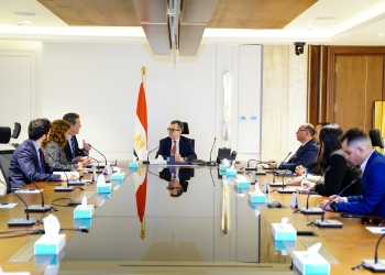 وزير التخطيط والتنمية الاقتصادية يبحث مع البنك الأوروبي لإعادة الإعمار والتنمية دعم استقرار الاقتصاد المصري في ظل التحديات العالمية