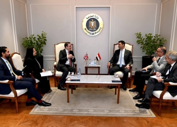 وزير الصناعة يبحث مع سفير المملكة المتحدة بالقاهرة سبل تعزيز التعاون الصناعي المشترك وزيادة الاستثمارات البريطانية في السوق المصري