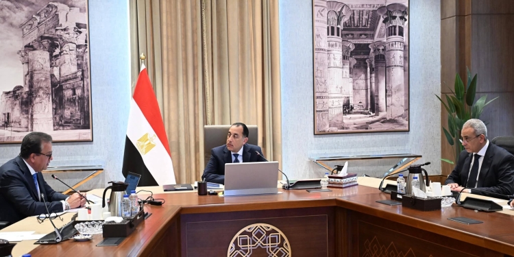 ” مدبولي ” يتابع مع وزير الصحة والسكان عددا من ملفات عمل الوزارة