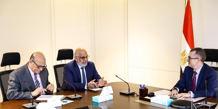 وزير التخطيط والتنمية الاقتصادية يبحث مع البنك الدولي تعميق الشراكة الاستراتيجية ودعم برامج التنمية المحلية