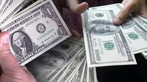 الدولار يواصل صعوده الكبير مقابل الجنيه ليكسر حاجز الـ54 جنيها