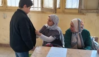 جامعة بنها تنظم قافلة طبية متخصصة بمدرسة سمير ناصف الاعدادية بشبلنجة