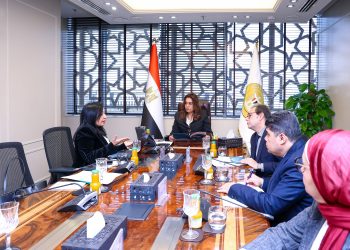 منال عوض: ضرورة خلق جيل قادر على إدارة مخاطر البيئة في البنوك لتسهيل تمويل مشروعات الاستدامة والمناخ