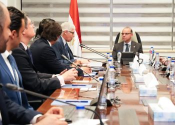 وزير الاستثمار والتجارة الخارجية يبحث مع AJE Group خطط التوسع وإنشاء منطقة استثمارية جديدة بحضور سفير بيرو في مصر