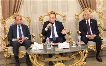 وزير التعليم العالي يلتقي محافظ المنيا ورئيس جامعة المنيا بديوان عام المحافظة