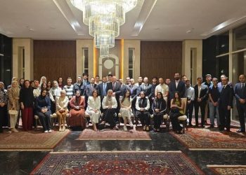 السفير المصرى بالكويت يؤكد على توفير منصات مستمرة للتواصل