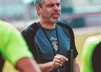 معتمد جمال يعقد جلسة مع لاعبي بعثة الزمالك على هامش مران اليوم