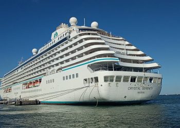 ميناء غرب بورسعيد السياحي يستقبل السفينة CRYSTAL SERENITY وعلى متنها 752 سائحًا
