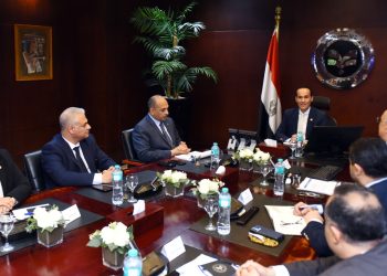 الرئيس التنفيذي للهيئة العامة الاستثمار والمناطق الحرة يتابع خطط التوسع بالمناطق الحرة والاستثمارية
