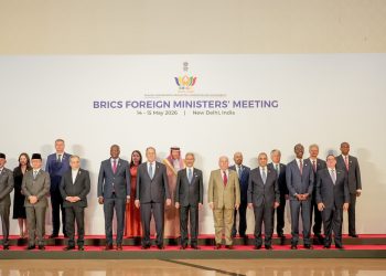 وزير الخارجية يبحث مع نظيريه الجنوب أفريقي والتايلاندي تعزيز العلاقات الثنائية والتنسيق داخل البريكس