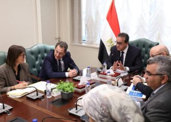 الدكتور خالد عبدالغفار يبحث مع السفير الفرنسي تعزيز علاج أطفال فلسطين المصابين بالأورام
