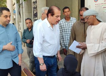 نائب وزير الصحة يتفقد المنشآت الطبية بمحافظة قنا ويُوجه بتحويل المقصرين للتحقيق.. ويمنح مكافآت مالية للمنشآت والفرق الطبية المتميزة