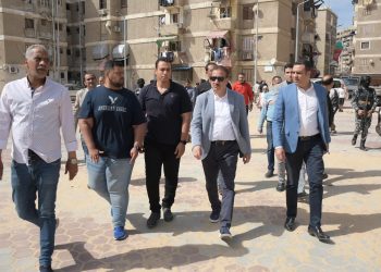 محافظ بورسعيد يتابع أعمال تطوير ورفع كفاءة مساكن “أمل نهضة مصر” ومنطقة التصنيع بحي الضواحي