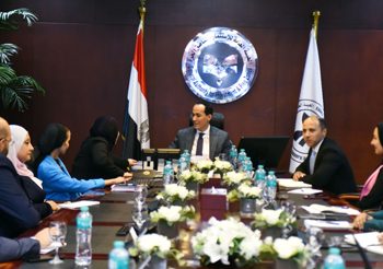 الدكتور محمد عوض يبحث تطوير سياسات الاستثمار وآليات تسوية المنازعات بالهيئة العامة للاستثمار والمناطق الحرة