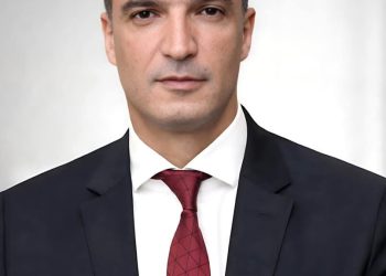 وزير الصناعة يصدر قراراً باعتماد اشتراطات تراخيص مصانع مستحضرات التجميل المعدلة وفقاً لمرجعية المواصفة الدولية (ISO 22716)