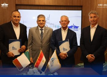 الفريق أسامة ربيع يشهد توقيع عقد بين شركة قناة السويس ومجموعة NERI الإيطالية
