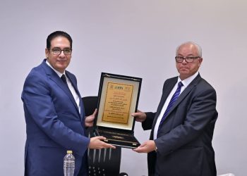 رئيس جامعة القاهرة ونواب رئيس الجامعة ورئيس غرفة صناعة الدواء يشهدون اجتماع مجلس صيدلة القاهرة بمقر مجموعة المستقبل للصناعات الدوائية “FPI”