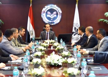 الرئيس التنفيذي للهيئة العامة للاستثمار يلتقي ممثلي نقابة العاملين في إطار تعزيز التواصل المؤسسي