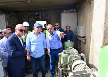 وزير الري يتفقد عملية تحديث أنظمة التشغيل والتحكم بقناطر إسنا الجديدة وأعمال التطوير بكورنيش الأقصر