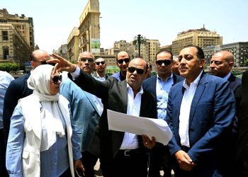 رئيس الوزراء يتفقد مشروع تحسين الصورة البصرية للميادين والشوارع الرئيسية بمنطقة “وسط البلد”