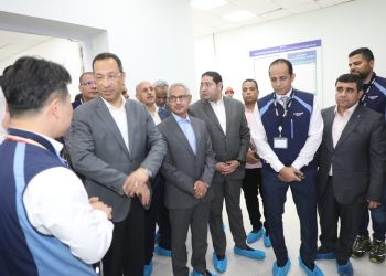محافظ بني سويف يستقبل وزير الاتصالات في مستهل زيارته داخل مجمع مصانع شركة سامسونج بكوم أبو راضي الصناعية