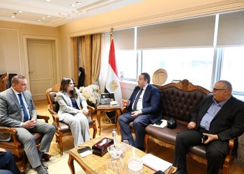 نقيب المهندسين يبحث مع وزيرة الإسكان تعزيز التعاون المشترك