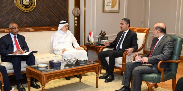 وزير التموين يبحث مع الرئيس التنفيذي للمؤسسة الدولية الإسلامية لتمويل التجارة تعزيز التعاون في مجالات الأمن الغذائي وتمويل التجارة