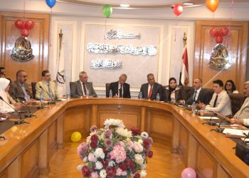 محافظة القاهرة والغرفة التجارية تبحثان تسهيلات تراخيص مراكز تدريب تنمية الموارد البشرية