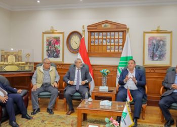 نقيب المهندسين يلتقي وفدًا من جمعية رجال الأعمال
