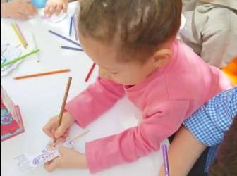 ورشة فنية للأطفال احتفالًا بعيد الأضحى بمكتبة العبور الثقافية