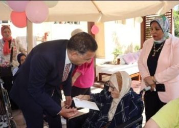 محافظ القليوبية يشارك نزيلات دار الصديق للمسنات بالعبور فرحة عيد الأضحى المبارك