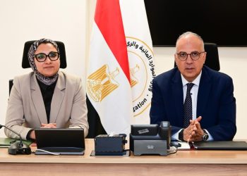 وزير الري ومحافظ الوادي الجديد يتابعان موقف استخدام المياه الجوفية وجهود التنمية المستدامة بالمحافظة