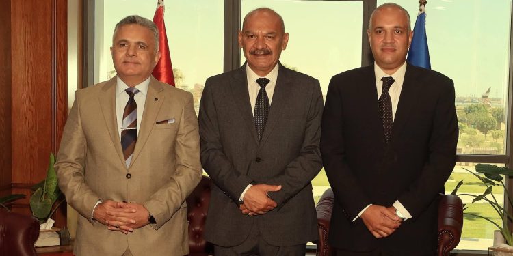 محافظ السويس يشهد توقيع بروتوكول طبي مع مؤسسة السويدي
