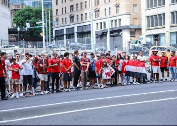 بالصور.. الجماهير المصرية تؤازر المنتخب الوطنى أمام بلجيكا وتهنئ محمد صلاح بعيد ميلاده