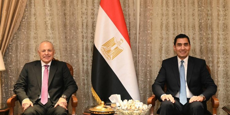 هاني أبو ريدة يهنئ جوهر نبيل بانتخابه رئيسًا للجنة الحكومية الدولية للتربية البدنية والرياضة باليونسكو