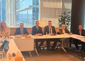 نائب وزير الصحة يناقش استراتيجية الصحة الرقمية مع PWC العالمية في دبي