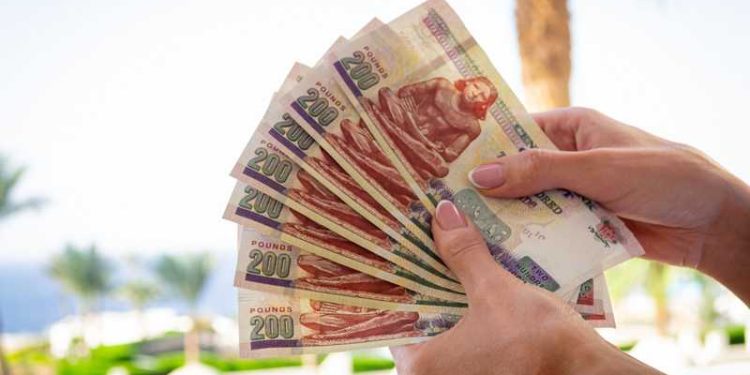 تقرير بلومبرج: الجنيه المصري يصبح الأفضل أداءً عالميًا أمام الدولار